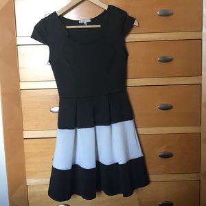 Cute cap sleeve black and white dress.